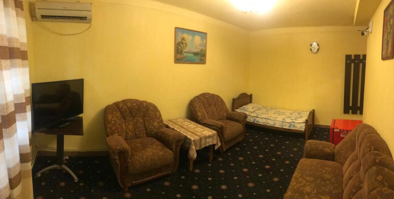 Best Hostel Republic Square Yerevan Exterior foto